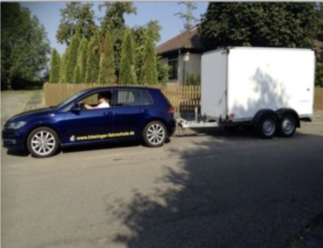 VW Golf TDI 2.0 mit Anhänger Humbaur 2,6 t zG